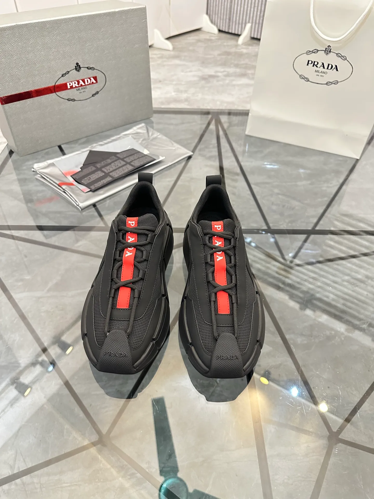 Men's shoes for sale 💰: 💰P540¥ High-end top quality Product trademark: Prada *"Prada*" low-top casual shoes Regular size: 38-45 (can be customized to 46) Product materials: upper imported first-layer cowhide spliced ​​with breathable mesh, breathable lining, cowhide foot pads, original ultra-light foam outsole. No.: 001
